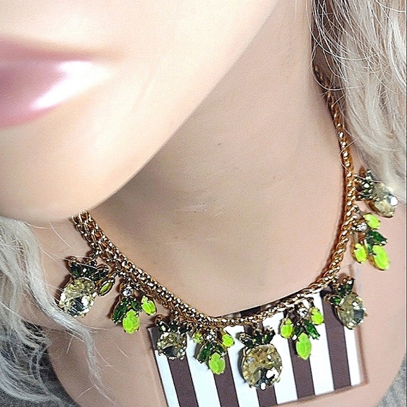 Henri 🍍Bendel Pineapple Statement Necklace with Swarovski Crystals - Picture 4 of 16